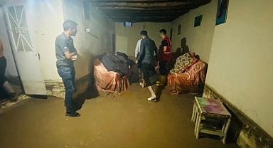 Ağrı'da Sağanak Sele Neden Oldu;Evleri Su Bastı