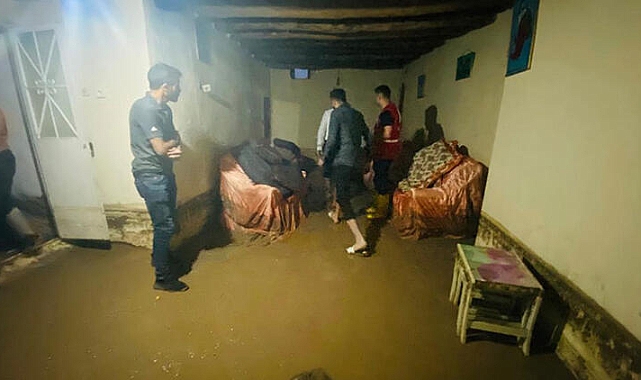 Ağrı'da Sağanak Sele Neden Oldu;Evleri Su Bastı