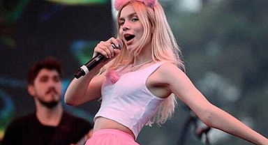 Aleyna Tilki bikinisiyle kumlara uzanıp poz verdi! Sosyal medya yıkıldı 