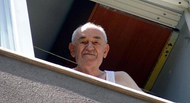 Avcılar'da Evde Mahsur Kalan Yaşlı Adam'ın İmdadına Polis Ve İtfaiye Ekibi Yetişti