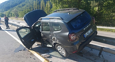 Bariyerde askıda kalan otomobilde..