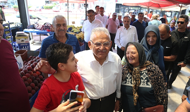Başkan Büyükkılıç, Büyükşehir’in Yenilediği Pazar Yerinde Esnaf Ve Vatandaşla Buluştu