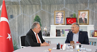 Başkan Büyükkılıç Ve Başkan Yalçın Şeffaf Oda'da.