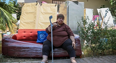 'Bütün eşyalarımı aşağı fırlattılar'