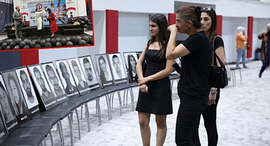 Depremde ölen kardeşinin kep ve cübbesini giyip...