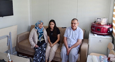 Depremzede aile kızlarının eğitimi için Kahramanmaraş'a döndü
