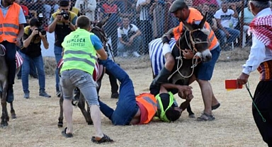Eşek üzerinde 'Yörük futbolu'