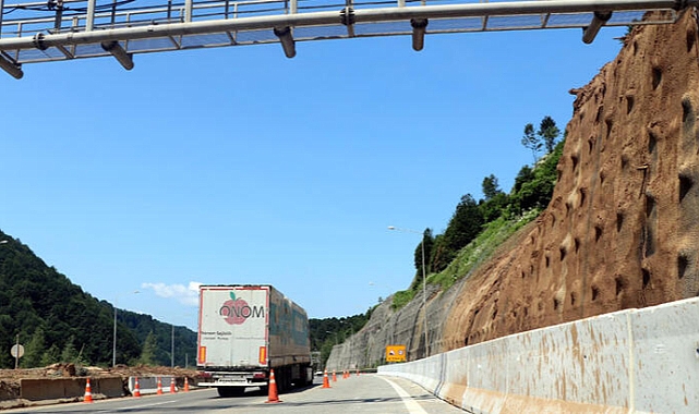 Heyelandan temizlenen Bolu Dağı'nda ulaşım normale döndü
