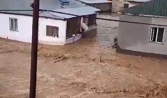 Kayseri'de sağanak sele neden oldu