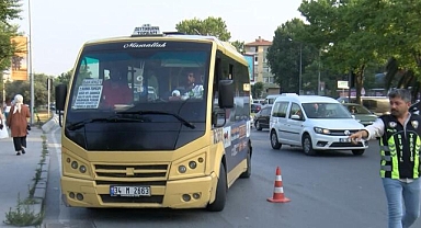 Polis yolcu gibi bindi, minibüsçülere...