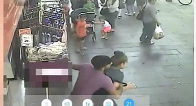 Silaha Karşı Korku'dan Yoldan Geçen Kadını Kendine Siper Etti