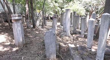 Tarihi Mezar Taşları Gün Yüzüne Çıktı