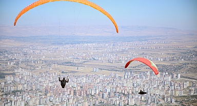 Ali Dağı'nda Yamaç Paraşütü Heyecanı Başlıyor...
