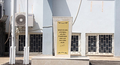 Antalya'da kimliği belirsiz bir kişi Atatürk büstüne balyozla saldırdı!