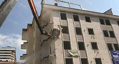 Avcılar'da yıkılan 1999. bina...