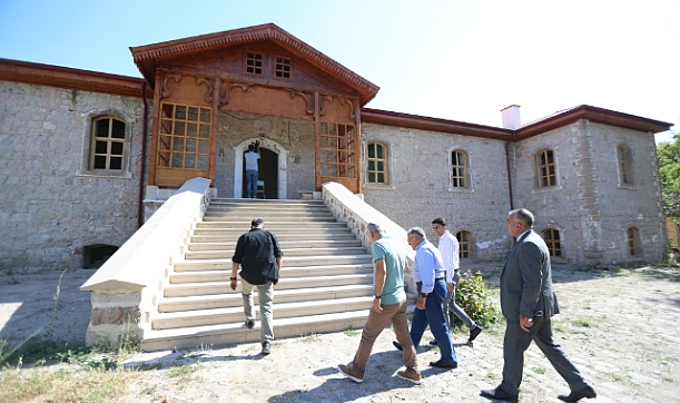 Başkan Büyükkılıç, 85 Yıllık Pazarören Öğretmen Okulu’nu İnceledi, Duygu Dolu Anlar Yaşadı