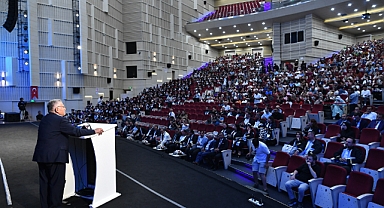 Büyükkılıç Genç İletişimcilerin Mezuniyet Sevincine Ortak Oldu