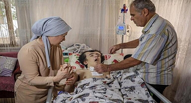 Düştüğü akarsuda beyni oksijensiz kalınca yatağa bağımlı kaldı