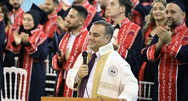 ERÜ Edebiyat Fakültesinde Mezuniyet Coşkusu Yaşandı