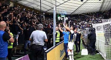 Fenerbahçe, yaşananlara rağmen kazanmasını bildi!