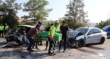 Gaziantep'te korkunç kaza! iki otomobil kafa kafaya çarpıştı: 1 ölü, 5 yaralı