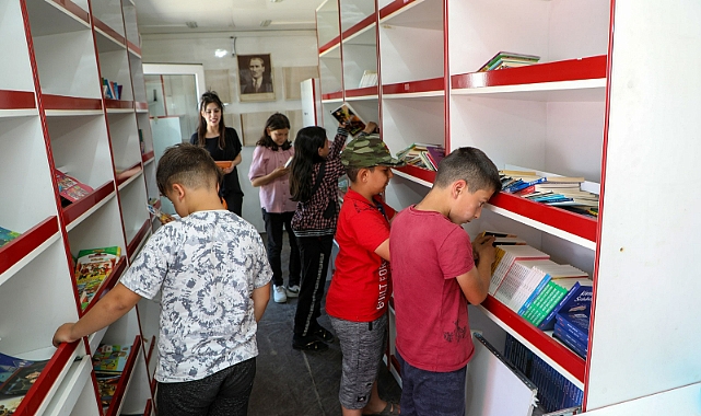 Gezici Kütüphane Hem Eğlendiriyor Hem Öğretiyor