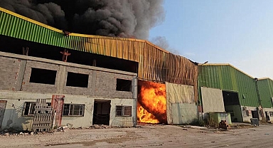 İki fabrikada yangın çıktı