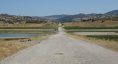 İkizcetepeler Barajında su seviyesi düştü, eski kara yolu ortaya çıktı