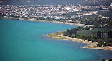 İznik Gölü turkuaza büründü