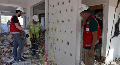 Kahramanmaraş'ta Ağır Hasar Alan Bina Patlayıcı Kullanılarak İşte Böyle Yıkıldı...