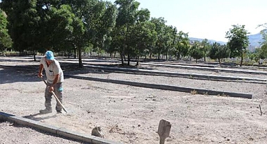 Kayseri'de çöp konteynırında ölü bulunan bebek kimsesizler mezarlığına defnedildi