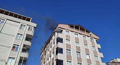 Kendisine alınan telefonu beğenmedi evini aleve verdi