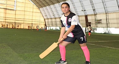 'Kızlar futboldan ne anlar' sözüne inat kurulan Mor Menekşeler kız futbol takımı başarıya doymuyor