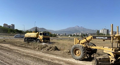 Melikgazi Daha Temiz Bir Çevre İçin Boş Alanlar'ın Temizliğini Yapıyor