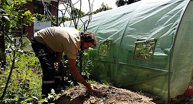 Mutfak atıklarından ürettiği kompost gübre ile yüzde 20 verim sağladı