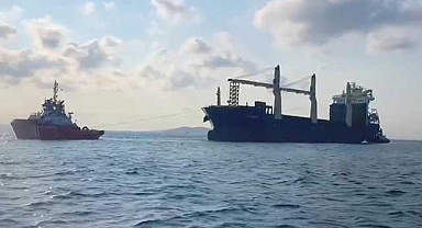 Arızalanan kargo gemisi Ahırkapı'ya demirletildi