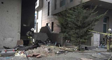 Avcılar'da yıkılmak üzere boşaltılan 6 katlı binanın bodrum katında yangın çıktı