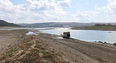 Barajdaki göç yolundaki leylekleri silahla vurdular