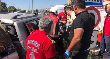 Çöp kamyonu, kavşakta kamyonete çarptı: 4 ölü, 4 yaralı