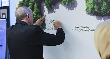 Cumhurbaşkanı Erdoğan 'Küresel Sıfır Atık İyi Niyet Beyanına ilk imzayı eşiyle birlikte attı'