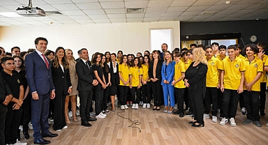 Demirören'in Gençlerle İlk Günü