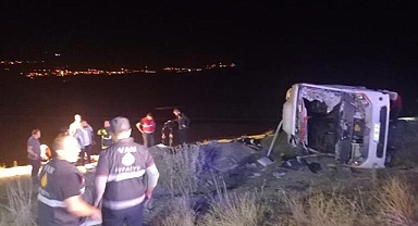 Göçmenlerin taşındığı minibüs kaza yaptı