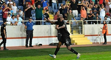 Hataysporlu Oğuzhan galibiyet sonrası gözyaşlarını tutamadı!