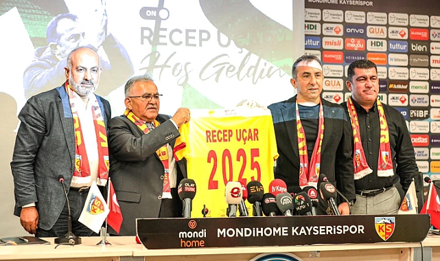 Kayserispor'un Yeni Teknik Direktörü Recep Uçar İçin İmza Töreni Düzenlendi