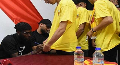 Kayserisporlu futbolculardan halay şov!