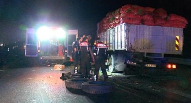 Maden ocağına dinamit taşıyan kamyon yüklü kamyonetle çarpıştı