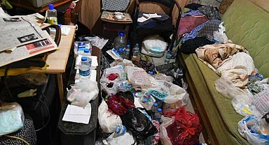 Samsun'da çöp ev! 2 kamyon çöp çıktı