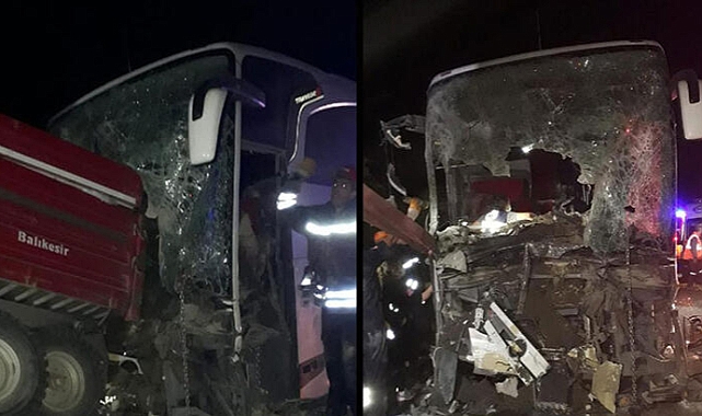 Yolcu otobüsü traktöre çarptı