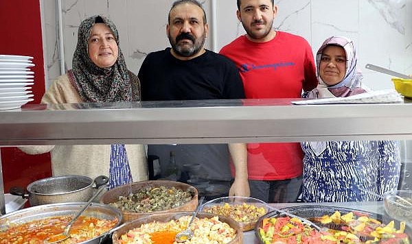 Depremde iş yerleri yıkılan aile,açtıkları lokanta ile kendilerine yeni hayat kurdu