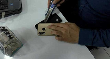 Tamire verdiği telefonunun bataryası bomba gibi patladı